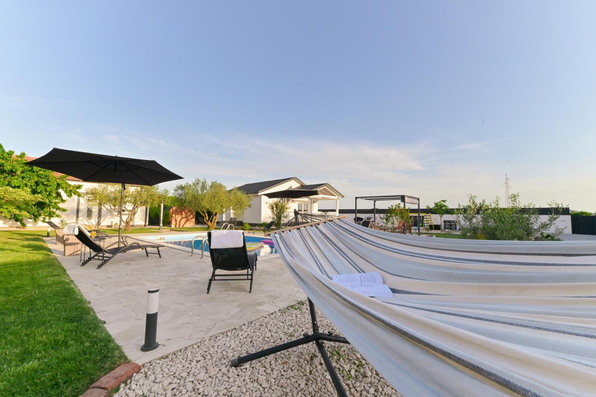 Apartment Amelie - With Pool And Sauna! Galovac  Exterior photo